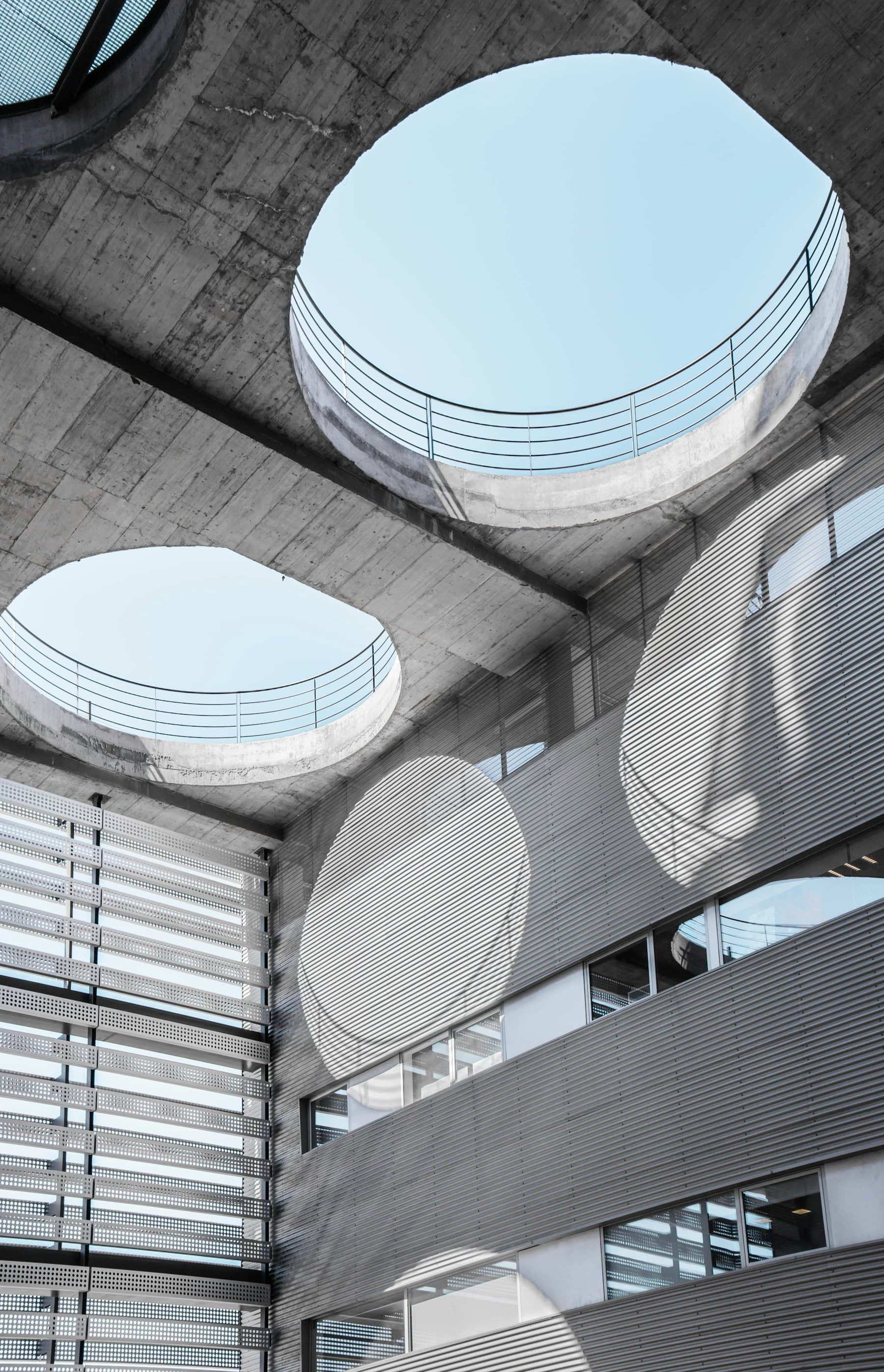 Circular ceiling apertures above clinical concrete and metal